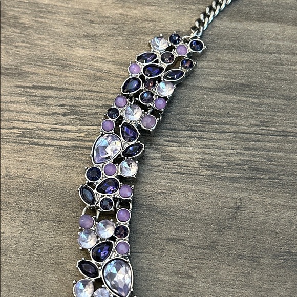 Stunning WHBM White House Black Market Purple Rhinestone statement necklace #J39 - Picture 6 of 9